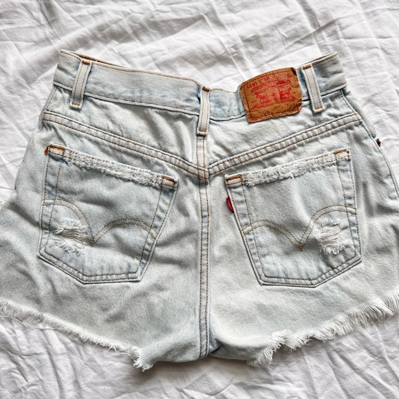 Levi’s shorts - Picture 4 of 8